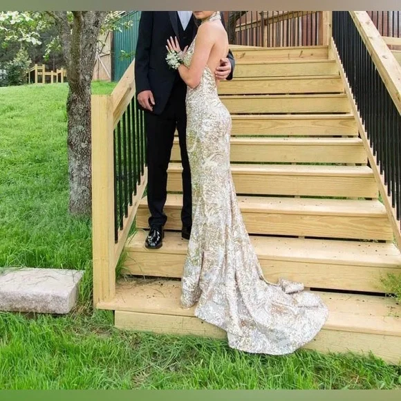 Perfect for Prom/Pageant - Picture 4 of 4